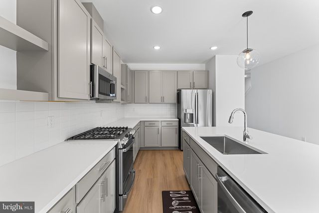 27 COTTONWOOD AVE, Berlin, NJ 08009