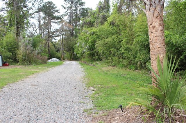 17 Abraham Road, Savannah, GA 31406