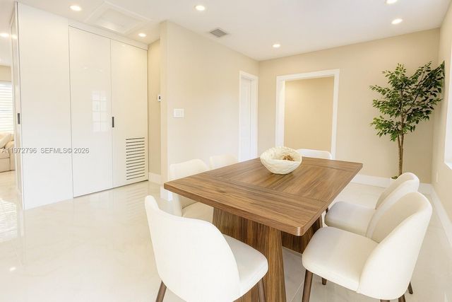 1399 NE 38th St, Oakland Park, FL 33334