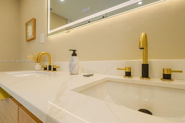 1399 NE 38th St, Oakland Park, FL 33334