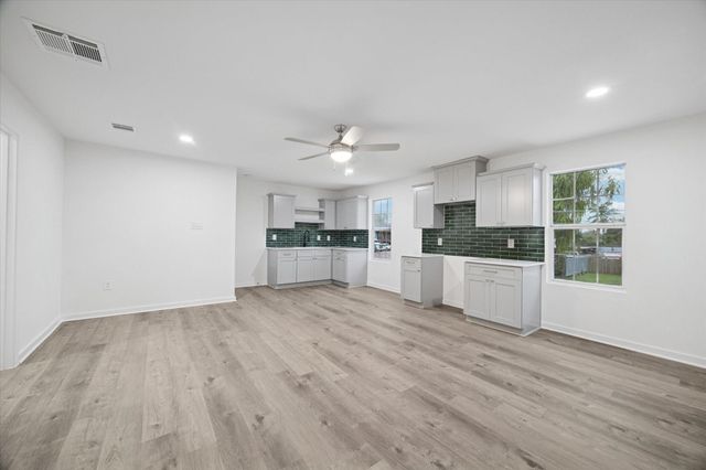 6415 Upshaw Drive, Houston, TX 77396