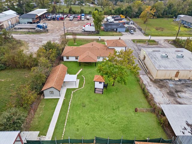 6415 Upshaw Drive, Houston, TX 77396