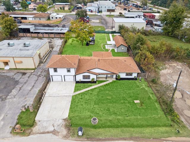 6415 Upshaw Drive, Houston, TX 77396