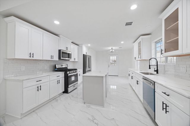 6415 Upshaw Drive, Houston, TX 77396