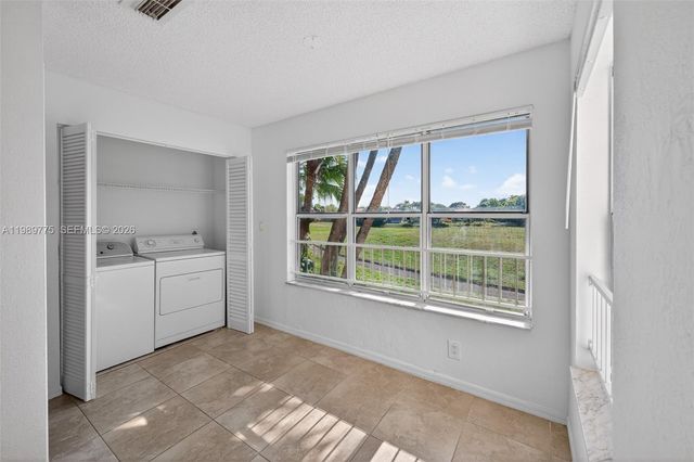 3390 N Pinewalk Drive N 1026, Margate, FL 33063