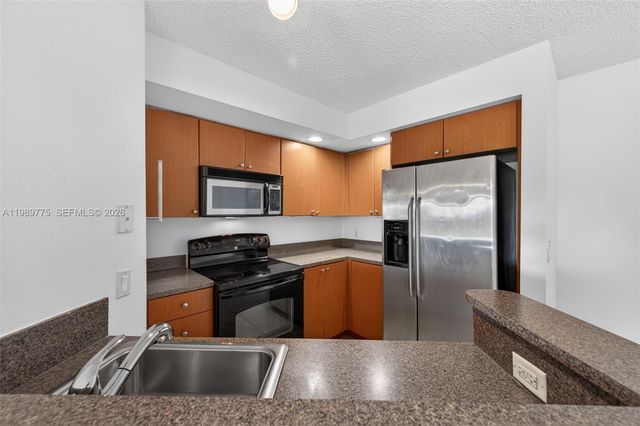 3390 N Pinewalk Drive N 1026, Margate, FL 33063