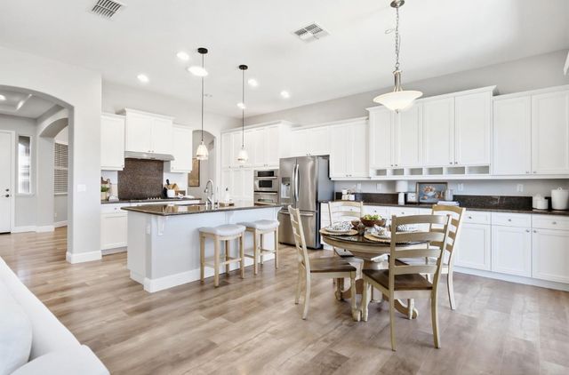 679 Lefevre Dr, Folsom, CA 95630