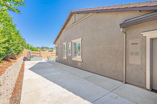 679 Lefevre Dr, Folsom, CA 95630