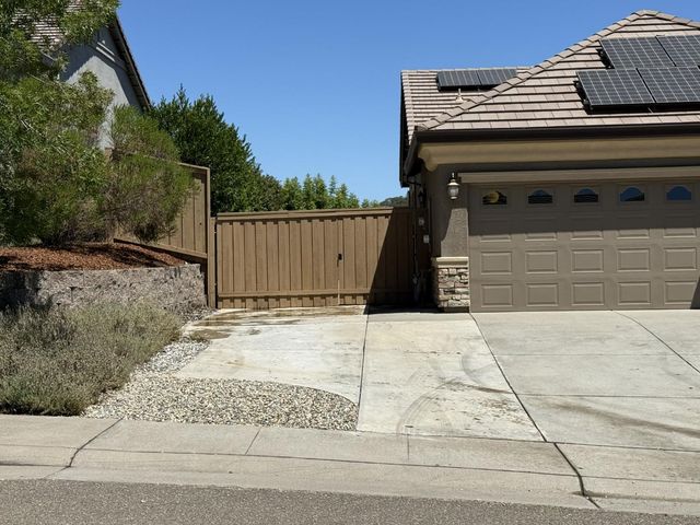 679 Lefevre Dr, Folsom, CA 95630