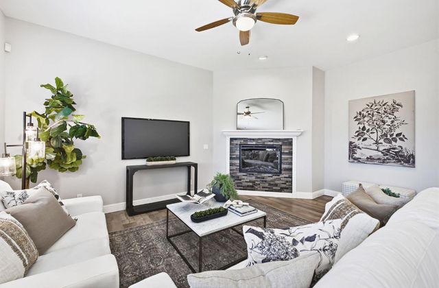 679 Lefevre Dr, Folsom, CA 95630