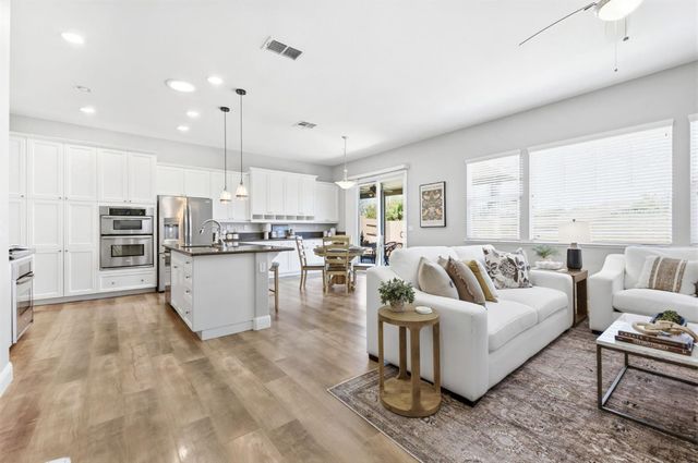 679 Lefevre Dr, Folsom, CA 95630