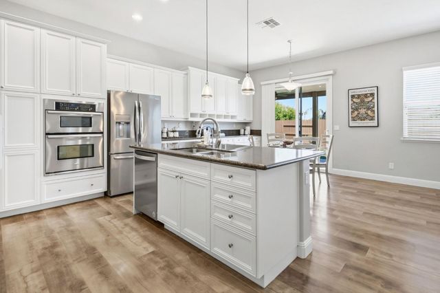 679 Lefevre Dr, Folsom, CA 95630