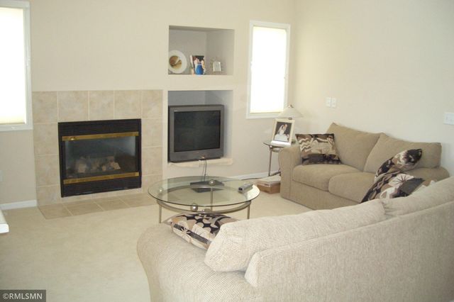 8571 Savanna Oaks Lane, Woodbury, MN 55125