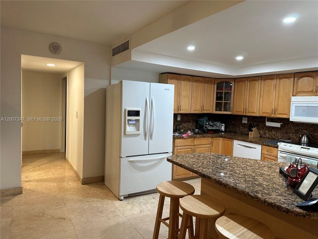 2100 Sans Souci Blvd B811, North Miami, FL 33181