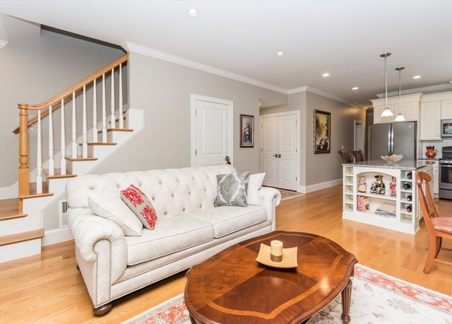 17 Washington Avenue 4, Waltham, MA 02453