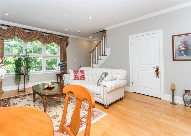 17 Washington Avenue 4, Waltham, MA 02453