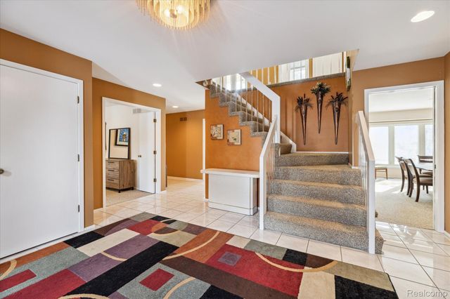 5965 CRESTWOOD Drive, West Bloomfield, MI 48322