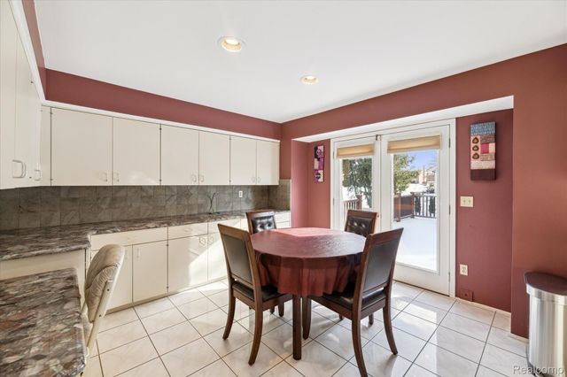 5965 CRESTWOOD Drive, West Bloomfield, MI 48322