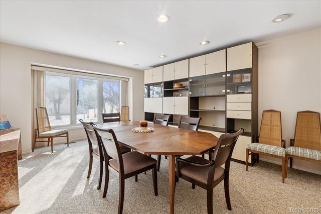 5965 CRESTWOOD Drive, West Bloomfield, MI 48322