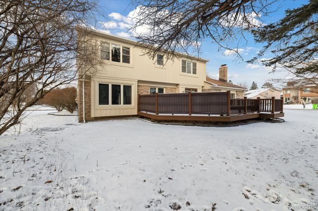 5965 CRESTWOOD Drive, West Bloomfield, MI 48322