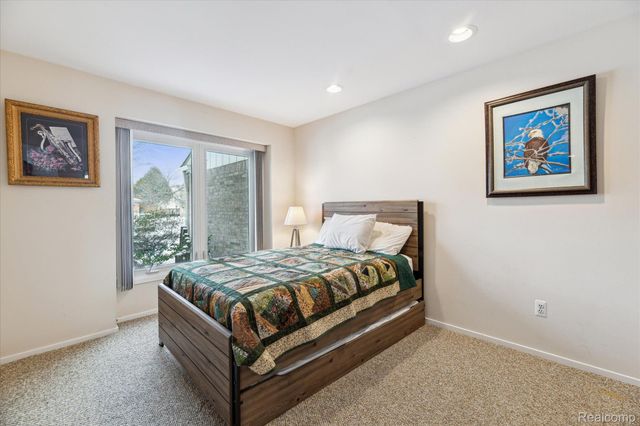 5965 CRESTWOOD Drive, West Bloomfield, MI 48322