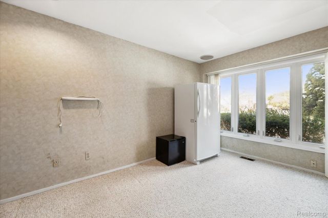 5965 CRESTWOOD Drive, West Bloomfield, MI 48322