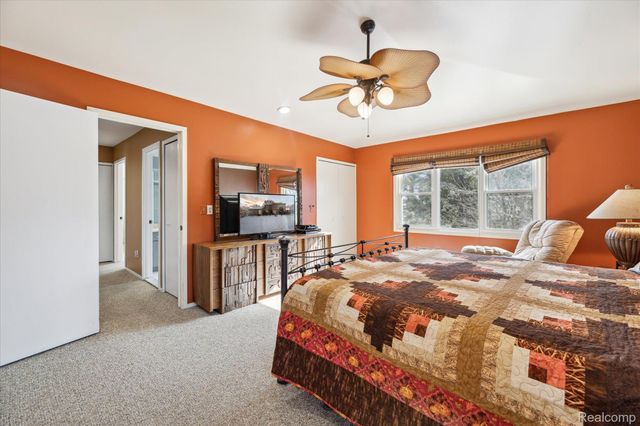 5965 CRESTWOOD Drive, West Bloomfield, MI 48322