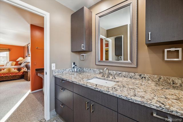 5965 CRESTWOOD Drive, West Bloomfield, MI 48322