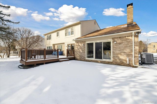 5965 CRESTWOOD Drive, West Bloomfield, MI 48322