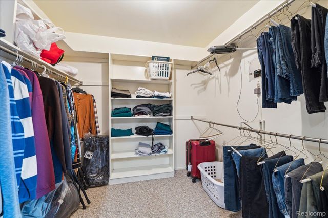 5965 CRESTWOOD Drive, West Bloomfield, MI 48322