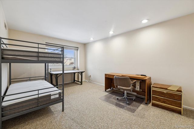 5965 CRESTWOOD Drive, West Bloomfield, MI 48322