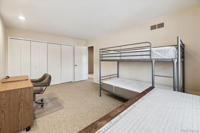 5965 CRESTWOOD Drive, West Bloomfield, MI 48322