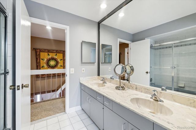 5965 CRESTWOOD Drive, West Bloomfield, MI 48322