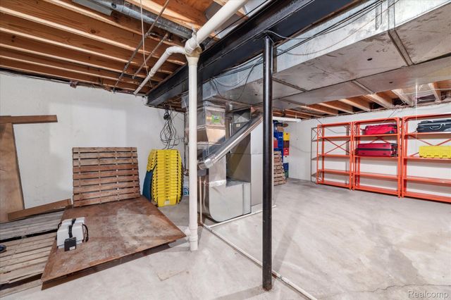 5965 CRESTWOOD Drive, West Bloomfield, MI 48322