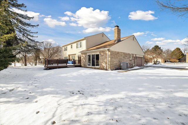 5965 CRESTWOOD Drive, West Bloomfield, MI 48322