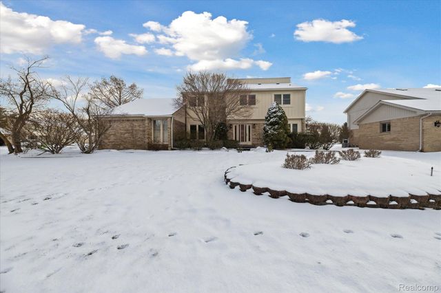 5965 CRESTWOOD Drive, West Bloomfield, MI 48322