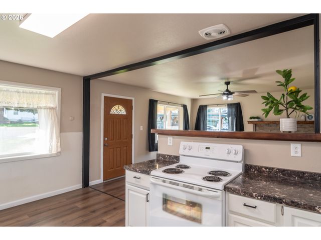 430 Se CARROL St, Winston, OR 97496