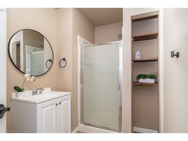 430 Se CARROL St, Winston, OR 97496