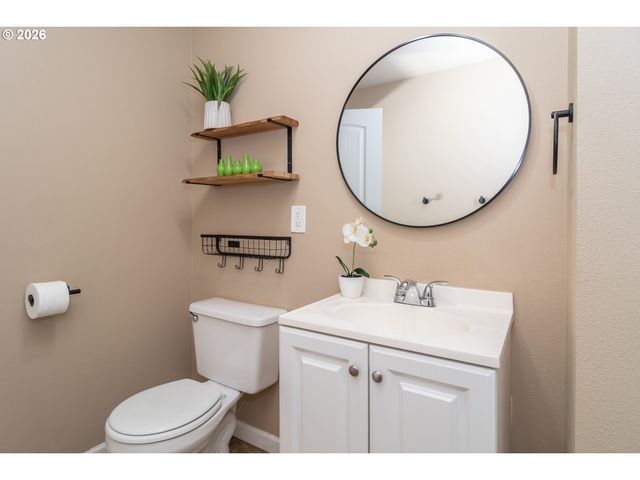 430 Se CARROL St, Winston, OR 97496