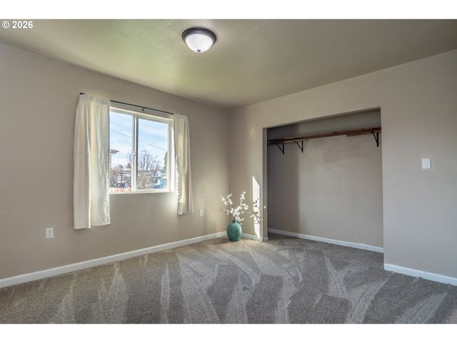 430 Se CARROL St, Winston, OR 97496