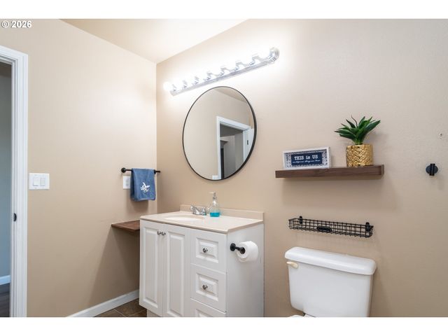 430 Se CARROL St, Winston, OR 97496