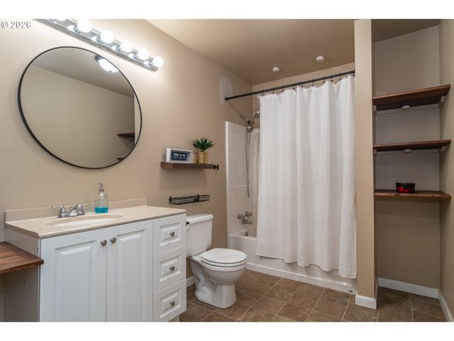 430 Se CARROL St, Winston, OR 97496