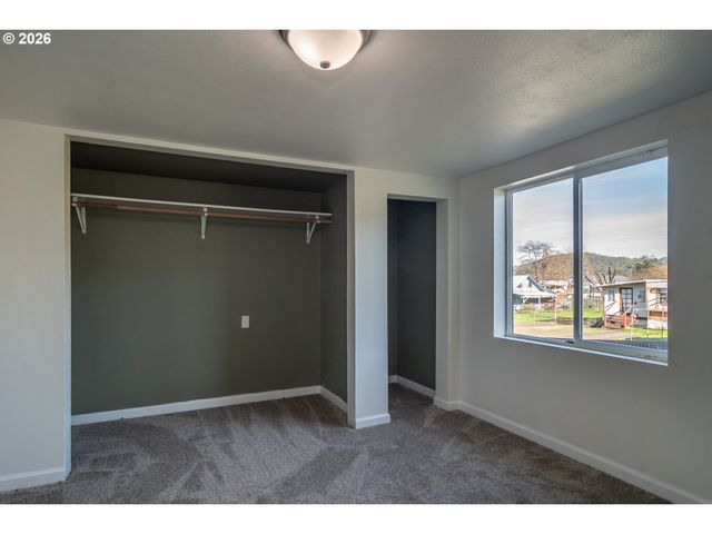 430 Se CARROL St, Winston, OR 97496