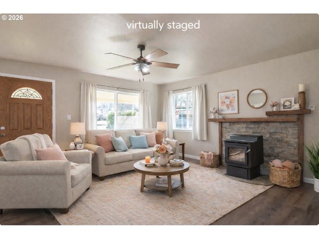 430 Se CARROL St, Winston, OR 97496