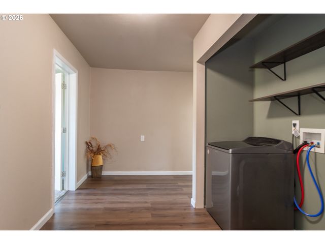 430 Se CARROL St, Winston, OR 97496