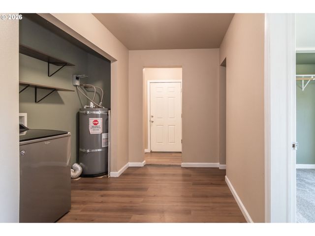 430 Se CARROL St, Winston, OR 97496