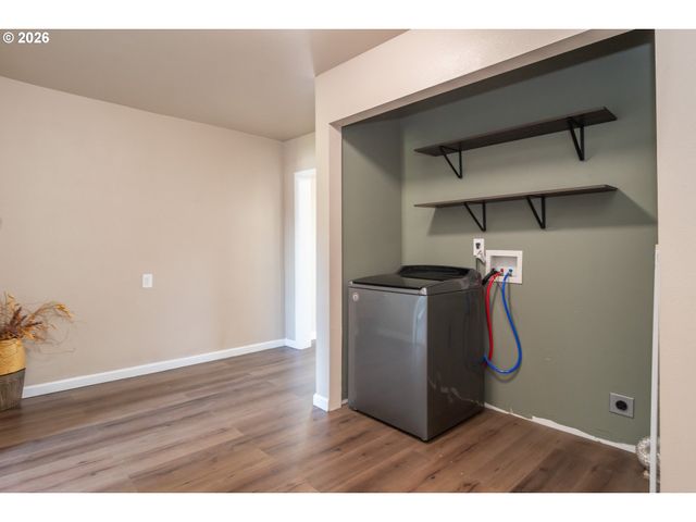 430 Se CARROL St, Winston, OR 97496