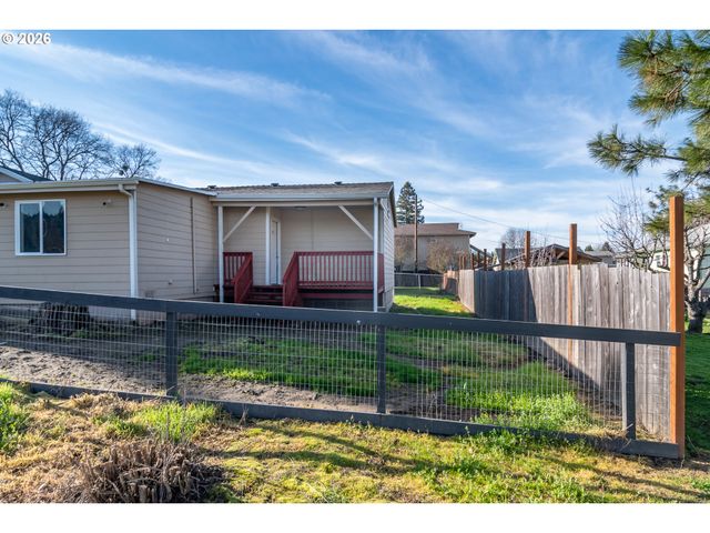 430 Se CARROL St, Winston, OR 97496