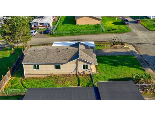 430 Se CARROL St, Winston, OR 97496