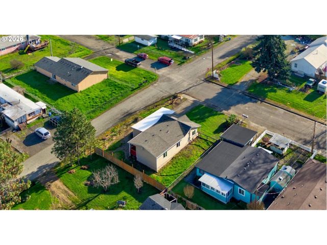 430 Se CARROL St, Winston, OR 97496